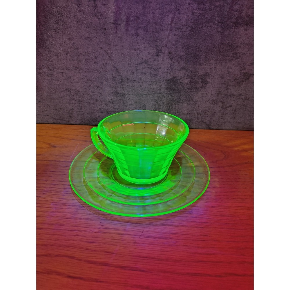 Vtg ANCHOR HOCKING Green Vasilene Depression Glass Cup And Saucer